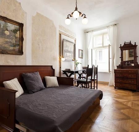 Old Town Apartment Praha Bagian luar foto